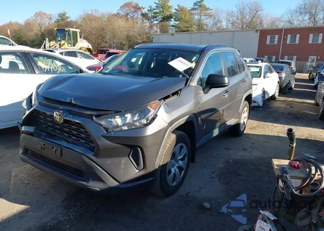 2021 Toyota Rav4 Le z USA, uszkodzony, nr VIN 2T3F1RFV0MC235645